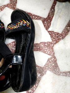 Very Comfortable Flat Sandals To Wear ,Use Anywhere In College And Market