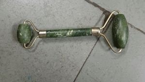 KolorFish Jade Roller,Anti-aging 100% Natural Facial Jade Stone for Face and Eyes Massager-Rejuvenate Skin &amp; Remove Wrinkles (Green)