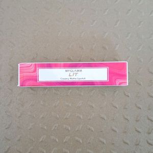 Myglamm LIT Creamy Matte Lipstick (Manhattan)