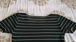 Chic Striped Black &amp; White Knit Tshirt