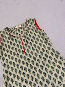 Cream &amp; Blue Printed Sleeveless Kurta