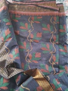Thread Work Elegant Saree with Floral Motif