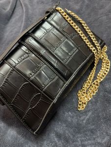 Croc Embossed Sling🐊