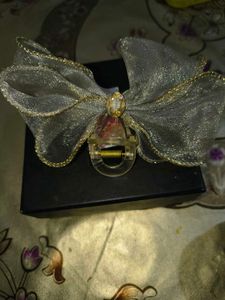 A beautiful bow clutcher