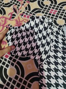 Chic Houndstooth Print Top