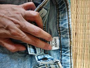 Cute mildly Ripped Jeans