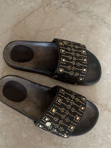 Carlton London  Embellished Black Slides si