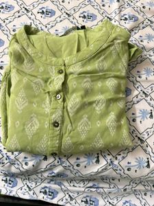Patterned Tops Bundle - Size Medium