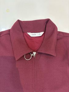 Azorte Chic Maroon Zipper Collar Sleeveless Top