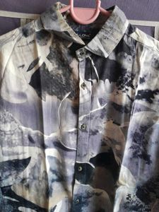 Men's Abstract Print Button-Up Shirt
