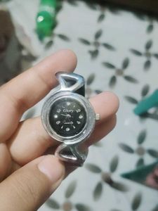 Glory Quartz Women's Watch
