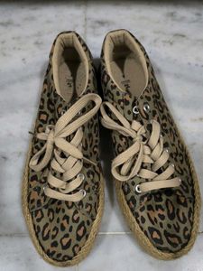 Trendy Leopard Print Sneakers