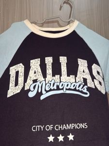Dallas Metropolis Graphic Crop Top ✨