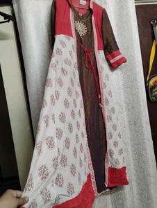 Elegant Kurta Set with Intricate Embroidery
