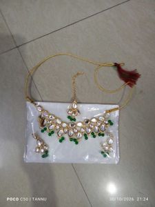 Elegant Kundan Necklace Set with Earrings