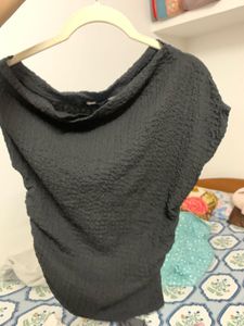 Max Off-Shoulder black Top