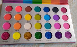PROUD : Foo Faced eyeshadow Palette 😍✨