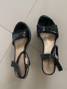 Stylish Black Wedge Sandals