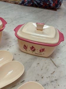 3 piece serving bowls and spatula