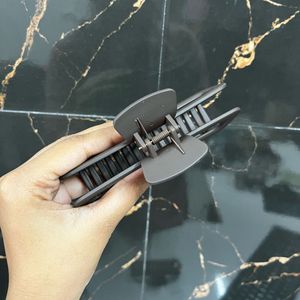 Oversized Hair claw clip