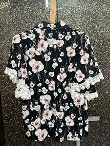 Chic Floral Print Button-Up Blouse