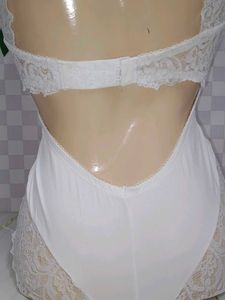 (100)White Lace Bodysuit