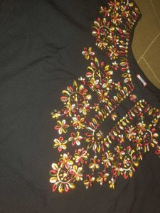 BLACK CHIKANKARI SHORT KURTI🩶