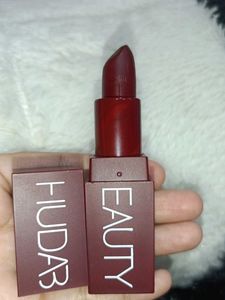 HUDA beauty lipstick