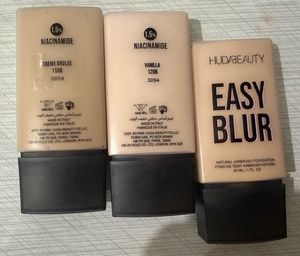 Huda beauty Easy blur Foundation