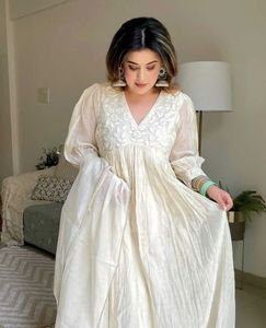 Elegant Off-White Chikankari Kurta Set