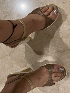 Inc.5 Stylish Bronze Heels (size5)