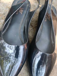 Sleek Black Heels - Modern Style