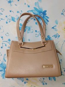 STRUCTURED HANDHELD BAG