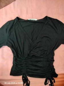 V neck ruched black top