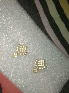 Small Sparkling Stud Earrings