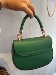 Chic Green Handbag with Gold Accent