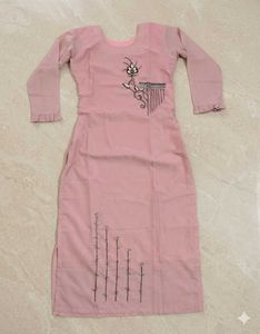 Elegant Pink Kurta with Delicate Embroidery