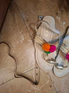 Cute Kolhapuri chappal for 6 to 8year o