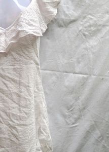 21T. CUTE OFF WHITE TOP