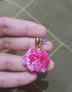 HANDCRAFTED KNIT EARRING WITH GOLD STUDS💗
