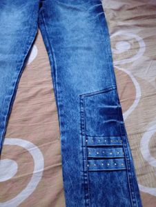 Stylish Blue Wash Jeans with Embellished Details