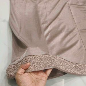 Elegant Saree with Golden Zigzag Pattern