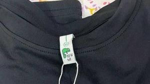 black full sleeve t-shirt