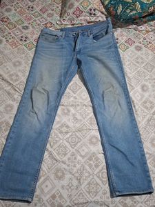 Levis Light Wash Denim Jeans