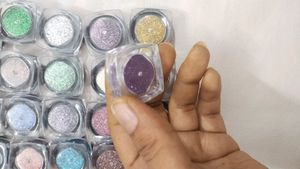 🆕25 Piece Eye Glitters