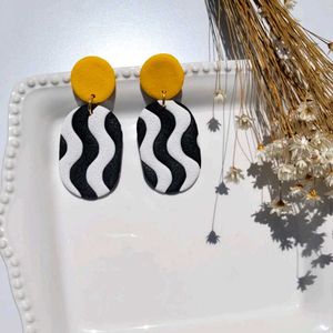 Retro Black &amp; White Wave Earrings
