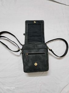 LEATHER SLING BAG