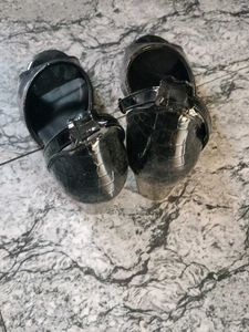 Chic Black Croc Embossed Heels