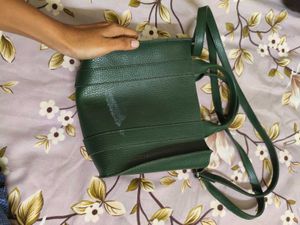 Stylish Green Textured Handbag