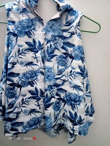 Girls Top With Collar.